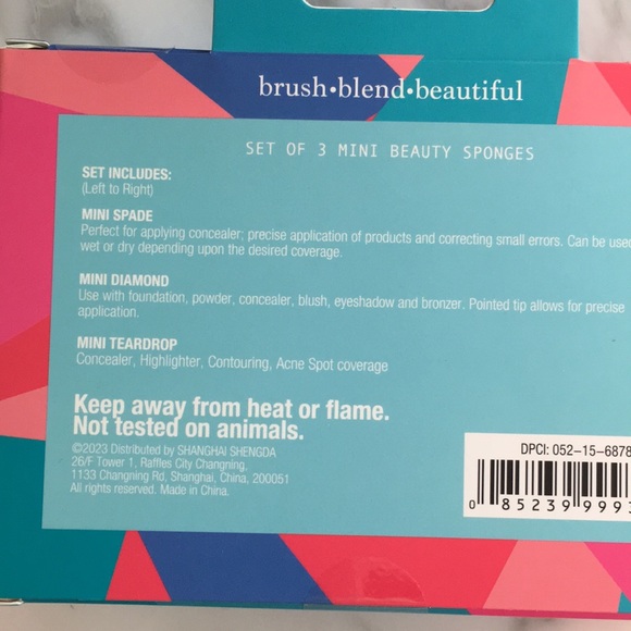 🎉Host Pick 3/13🎉 NIB! Beauty bundle-3 cosmetic brushes/3 mini beauty sponges - Picture 3 of 3